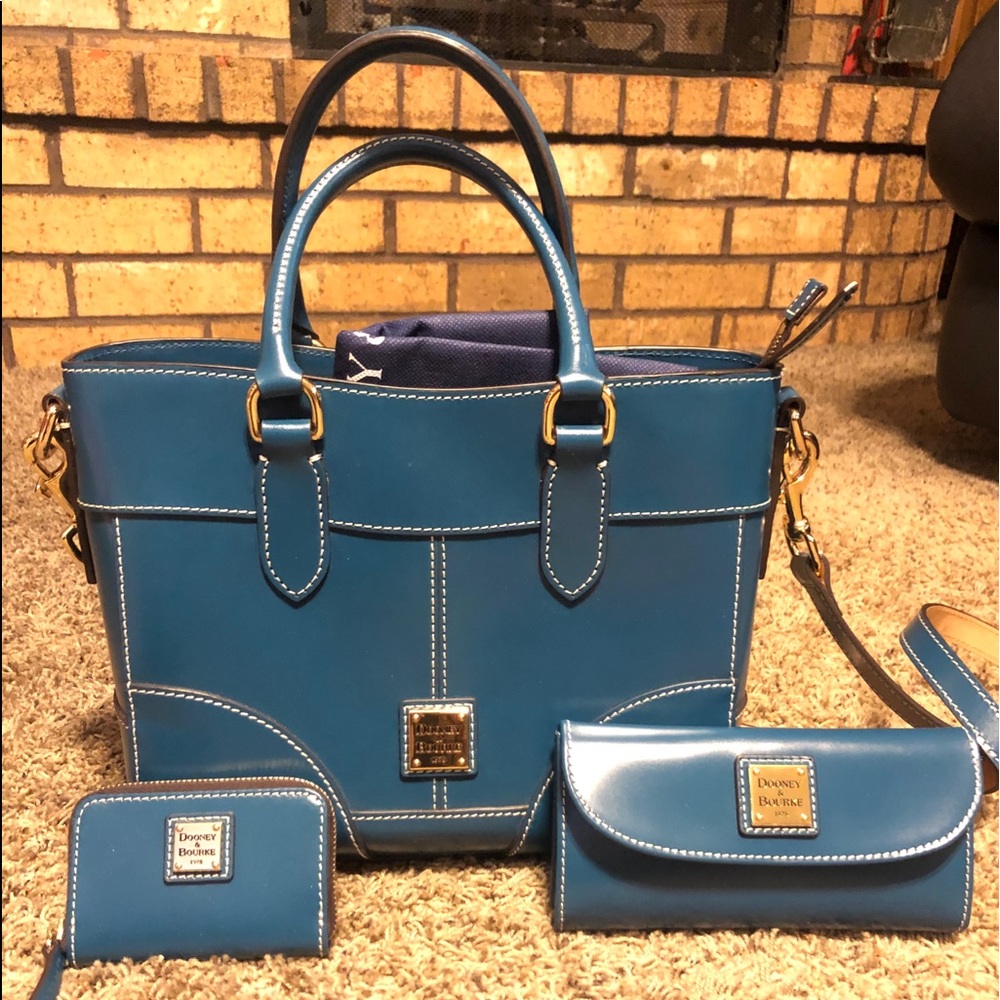 Dooney & Bourke wallet